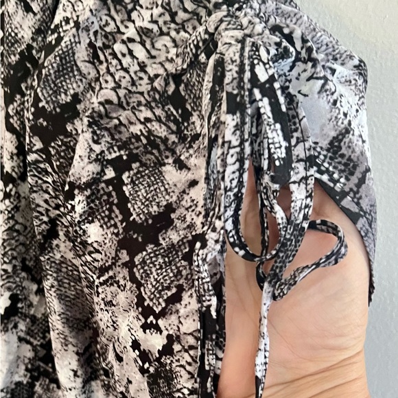 Black and white snake skin pattern jumper XXL - Picture 3 of 6